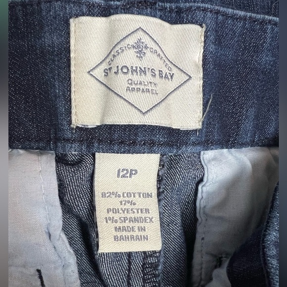 ST JOHN’S BAY Women's Denim Shorts/size 12P - Picture 7 of 7